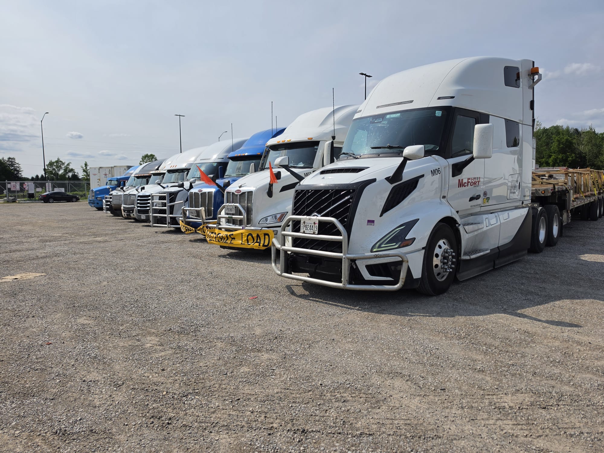 M06 Volvo VNL · flatbed ready